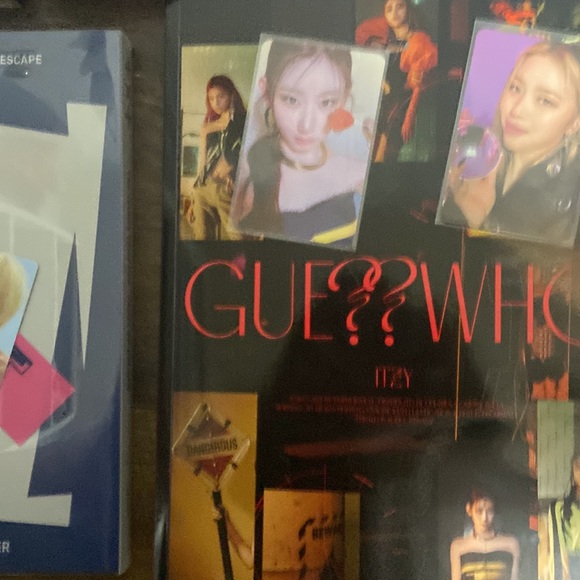 7 kpop albums 3 bts 2 txt 2 itzy - Picture 6 of 7